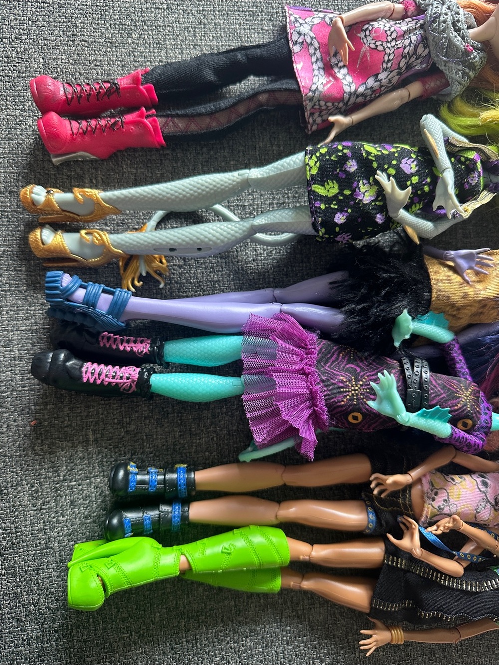 monster high dolls set with purple, green, orange, pink and blue accents - Picture 4 of 4